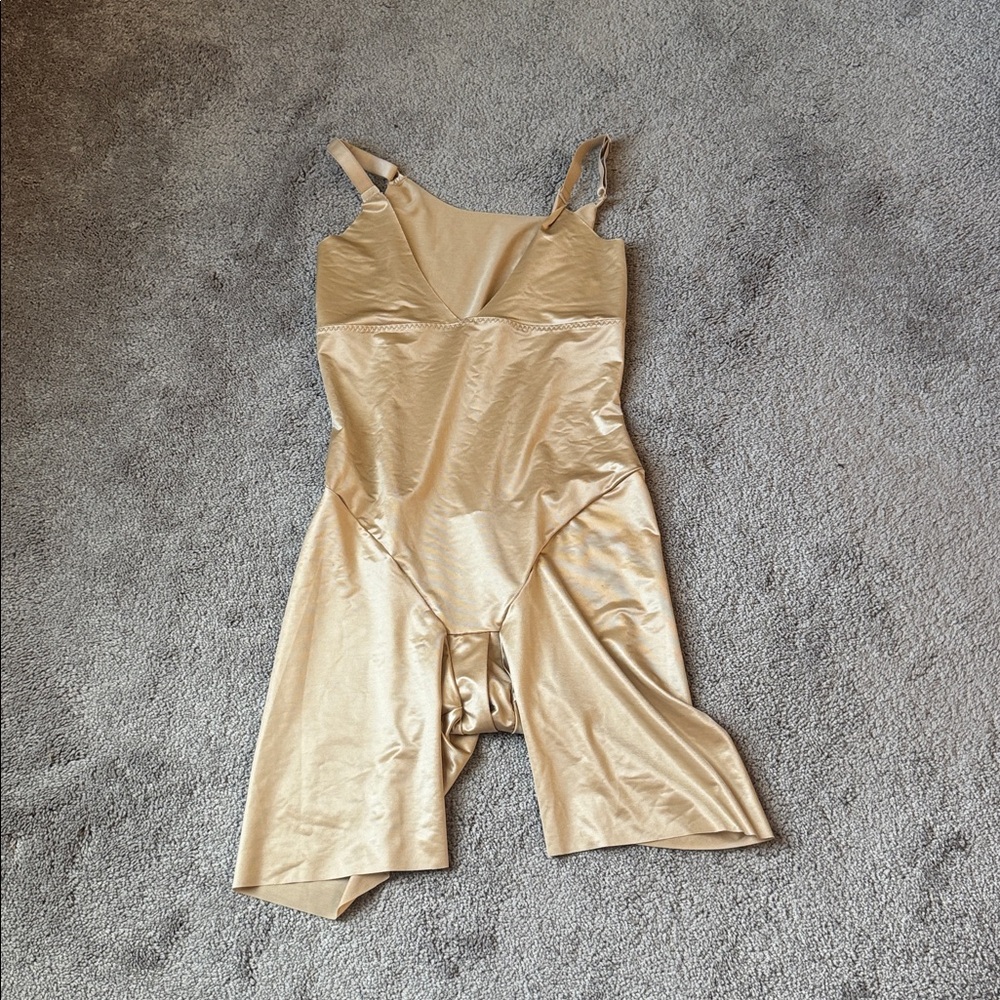 Maidenform Nude Shapewear Bodysuit Mid Thigh Tummy Control SIZE 6